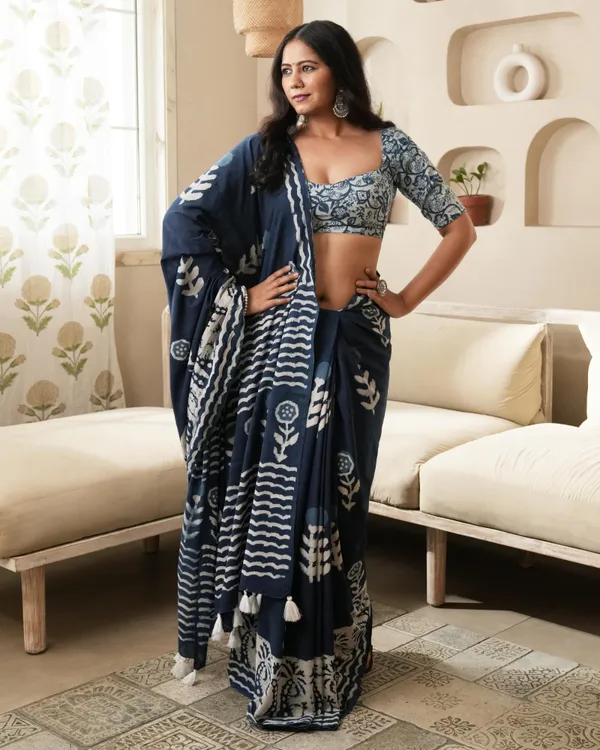 Indigo_Cotton_Parecha_Border_Dabu_Print_Mul_Saree_For_Women